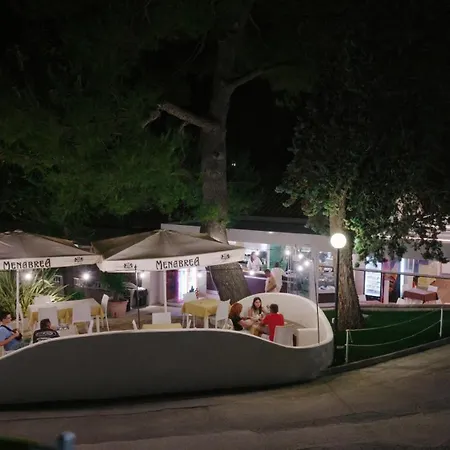 Garden Village Con Piscina, Riservata E Parcheggio Πάρκο διακοπών 3*