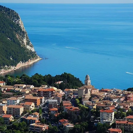 Garden Village Sirolo