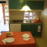 Garden Village Con Piscina, Riservata E Parcheggio 锡罗洛
