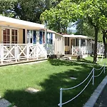 Garden Village Con Piscina, Riservata E Parcheggio Ferienpark Sirolo