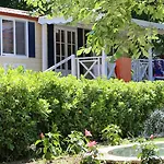 Garden Village Con Piscina, Riservata E Parcheggio Ferienpark