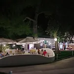 Garden Village Con Piscina, Riservata E Parcheggio 假日公园 3*