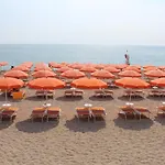 Garden Village Con Piscina, Riservata E Parcheggio Sirolo