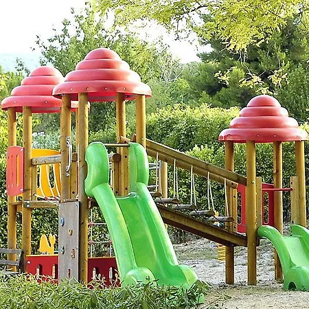 ホリデーパーク Garden Village Con Piscina, Riservata E Parcheggio シローロ