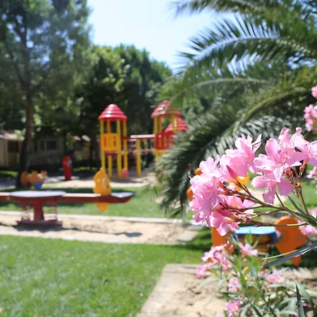 Garden Village Con Piscina, Riservata E Parcheggio 3*