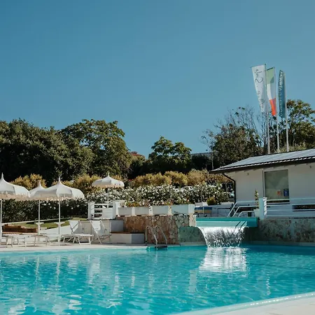 Garden Village Con Piscina, Riservata E Parcheggio منتزه العطل 3*
