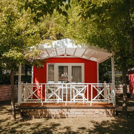 Garden Village Con Piscina, Riservata E Parcheggio منتزه العطل سيرولو