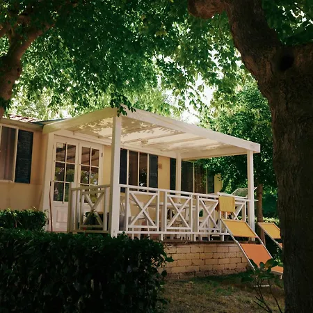Garden Village Con Piscina, Riservata E Parcheggio 3*