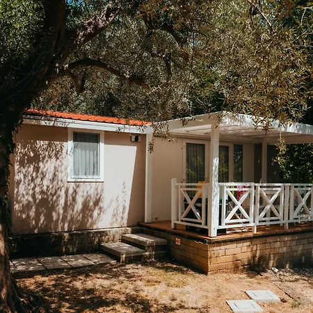 Garden Village Con Piscina, Riservata E Parcheggio منتزه العطل 3*
