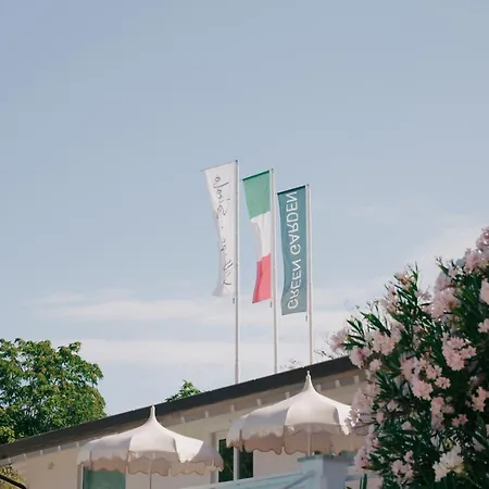Garden Village Con Piscina, Riservata E Parcheggio منتزه العطل سيرولو