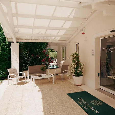 Garden Village Con Piscina, Riservata E Parcheggio منتزه العطل 3*