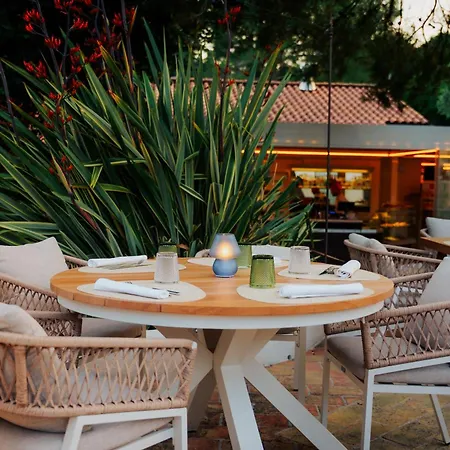 Garden Village Con Piscina, Riservata E Parcheggio 3*