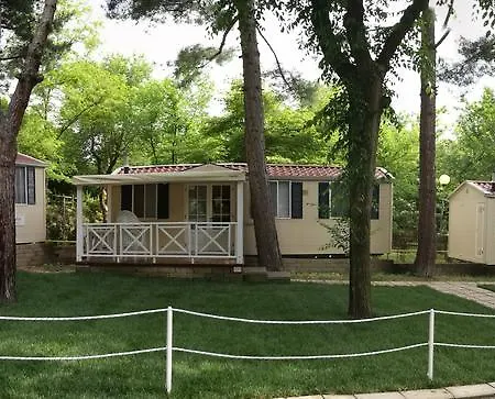 Garden Village База отдыха 3*