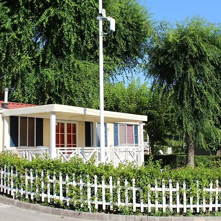 Garden Village Con Piscina, Riservata E Parcheggio Üdülőpark Sirolo