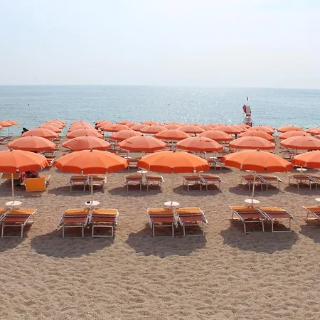 Garden Village Con Piscina, Riservata E Parcheggio Sirolo