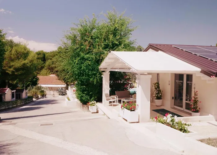 Garden Village Tatil parkı 3*